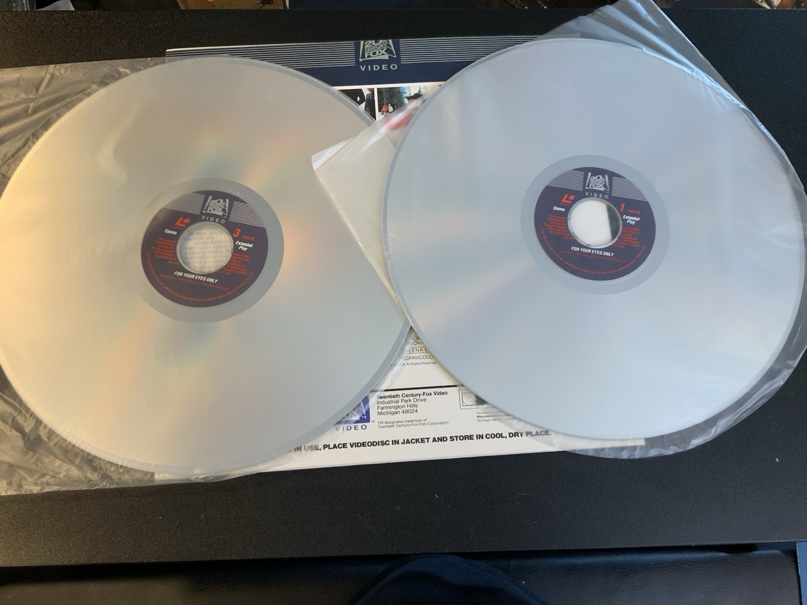 James Bond 007 2x LaserDisc Lot - For Your Eyes Only  & Goldfinger Pioneer 20th - Image 7