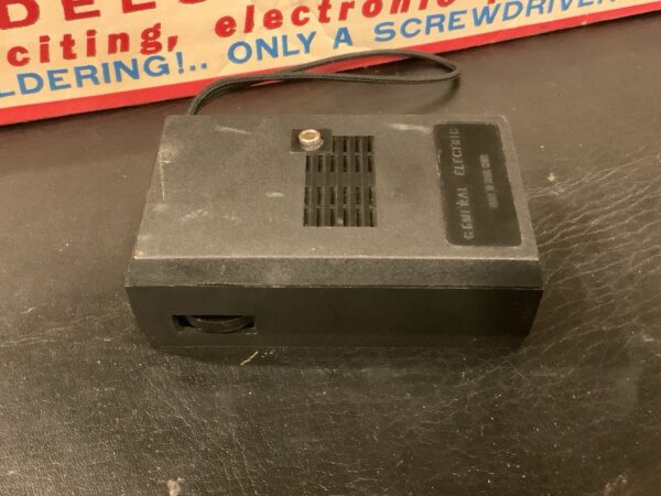 Vintage GE General Electric Solid State AM Radio - Model P-2790 Works - Image 3
