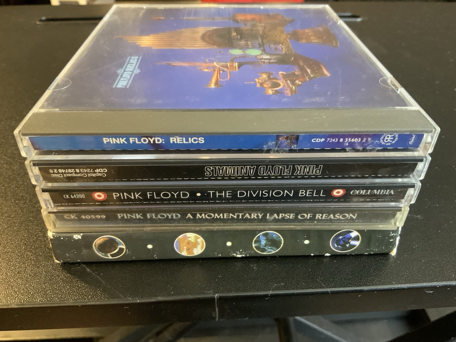 Lot of 4 Pink Floyd CDs - Relics, Animals, The Division Bell, Momentary Lapse - Image 6