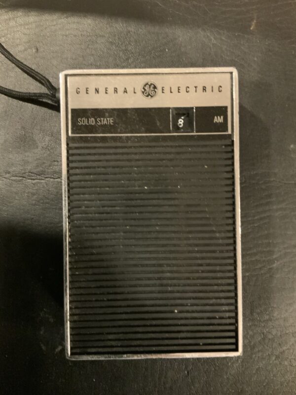 Vintage GE General Electric Solid State AM Radio - Model P-2790 Works