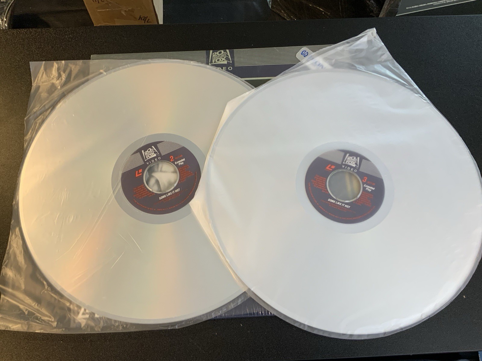 Some Like It Hot 12" Laser Video Disc Movie Extended Play 2 Discs Marilyn Monroe - Image 3