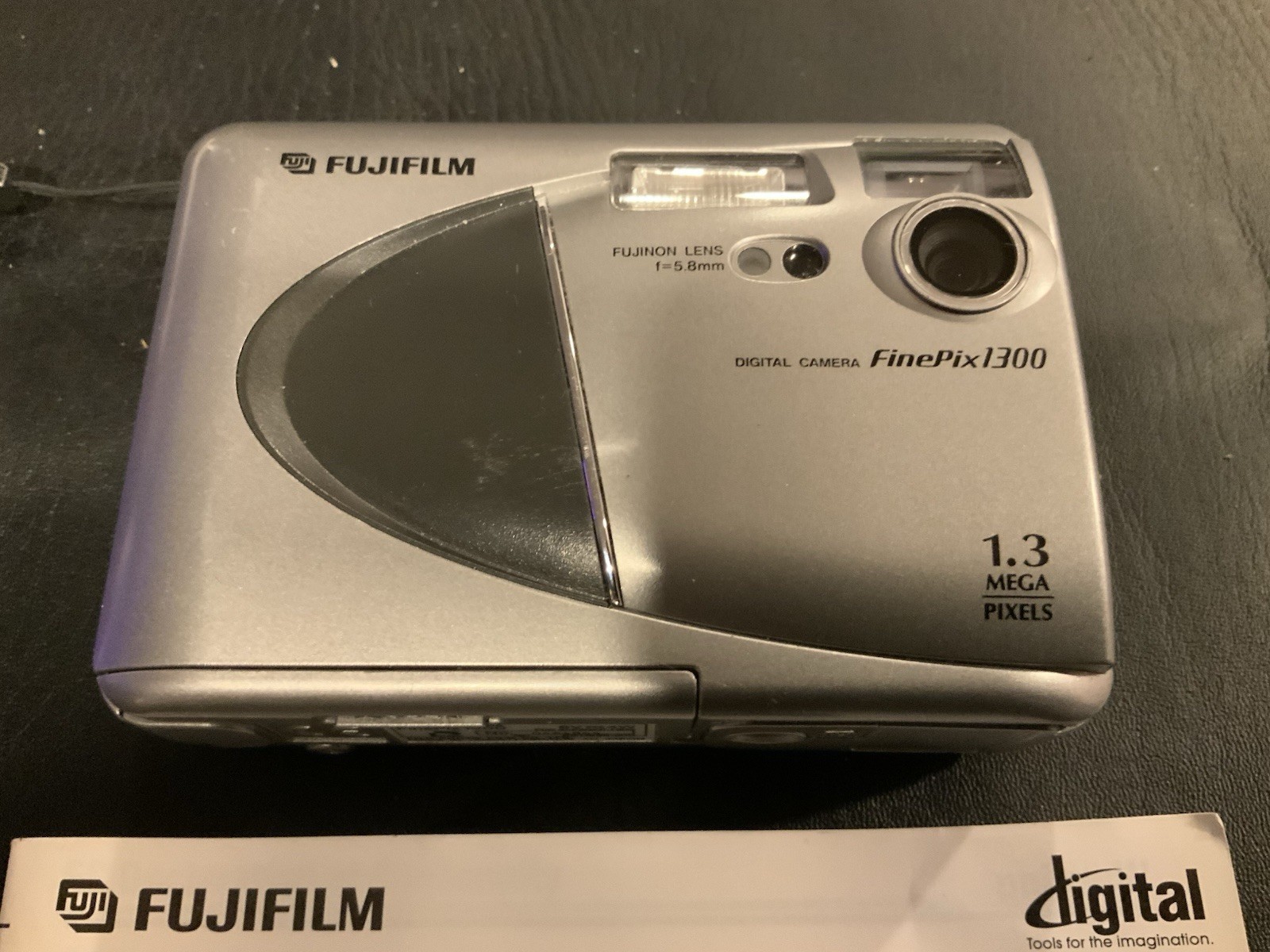 FujiFilm FinePix 1300 1.3MP Digital Camera + Case + 8MB Card Parts & Repair Only - Image 2