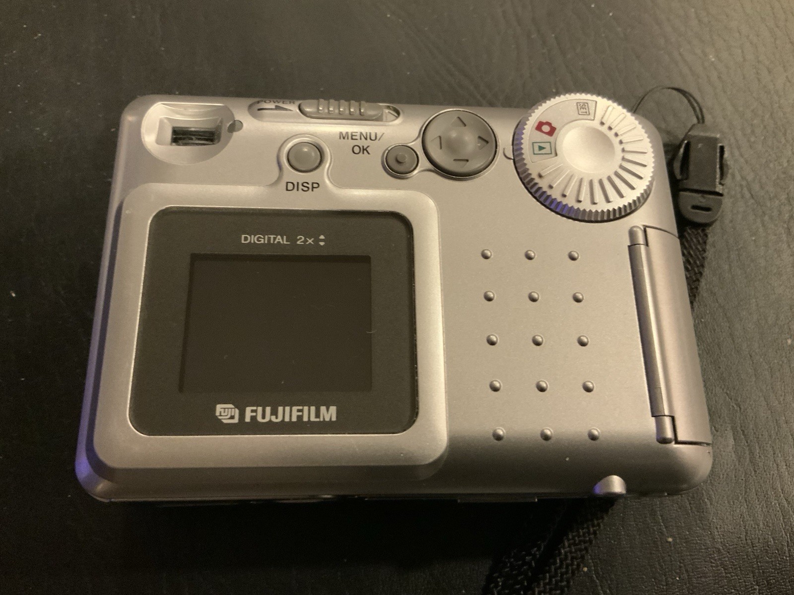 FujiFilm FinePix 1300 1.3MP Digital Camera + Case + 8MB Card Parts & Repair Only - Image 3